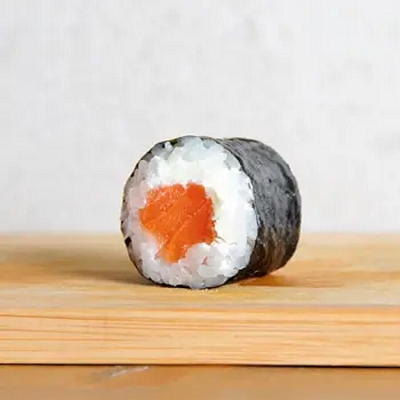 Maki salmón y queso