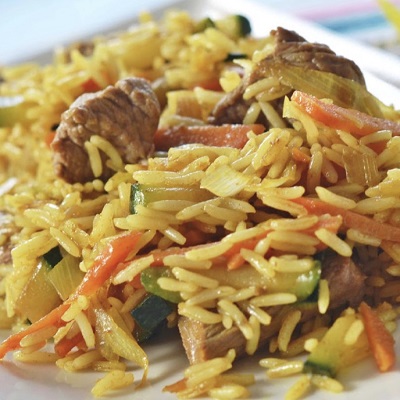 Arroz frito con curry y ternera