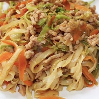 Tallarines de arroz salteados cantones