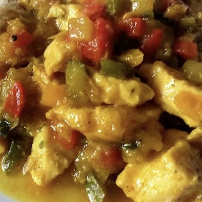 Pollo con salsa curry