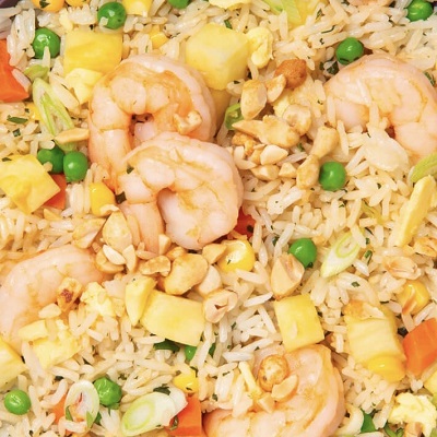 Arroz frito con piña natural