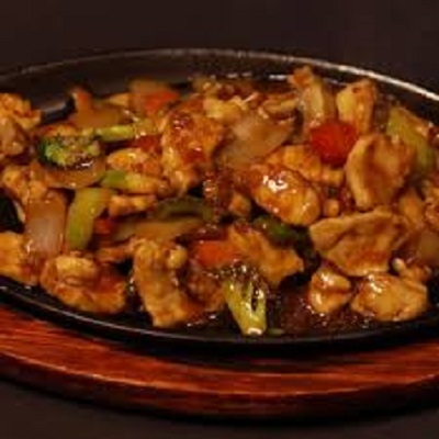 Pollo en bandeja quemada